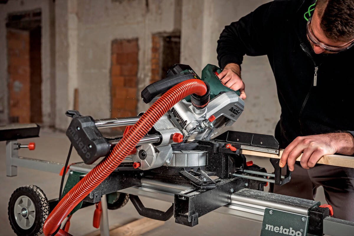Metabo KGS 216 M Kapówka Ukośnica 1500 W